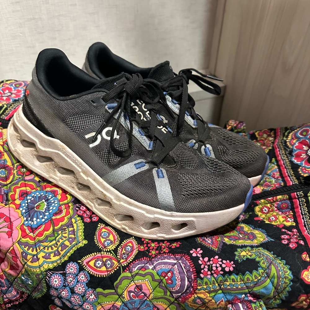 On Running Black and Gray Athletic Shoes